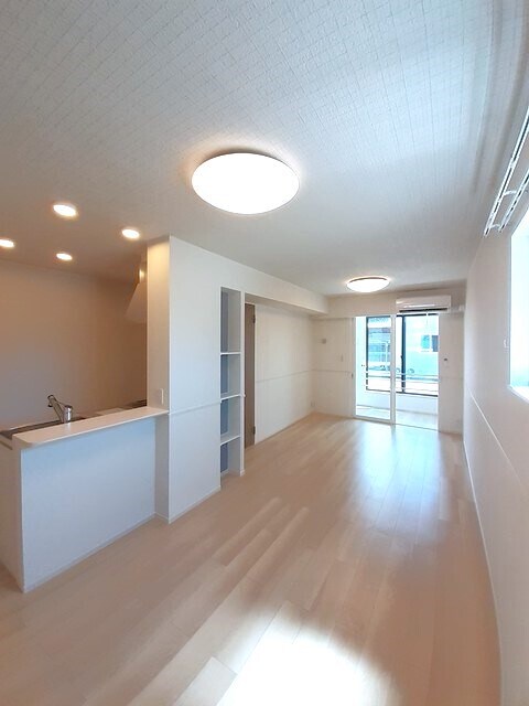 物件内観写真8　(居室・リビング)