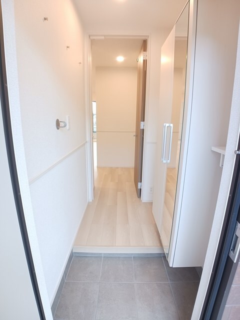 物件内観写真12　(玄関)