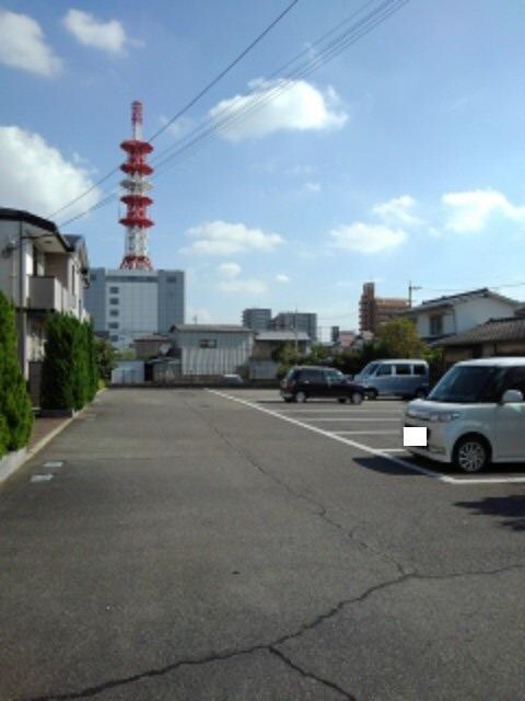 物件外観写真3　(駐車場)