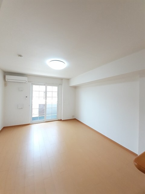 物件内観写真3　(居室・リビング)