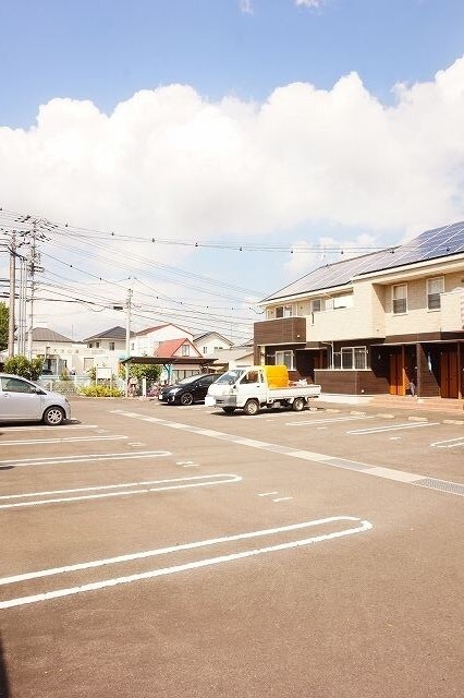 物件外観写真2　(駐車場)