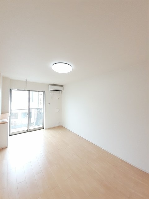 物件内観写真3　(居室・リビング)