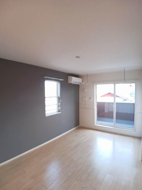 物件内観写真3　(居室・リビング)