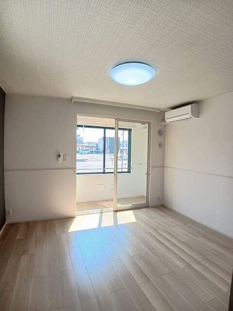 物件内観写真4　(居室・リビング)