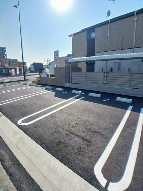 物件外観写真2　(駐車場)