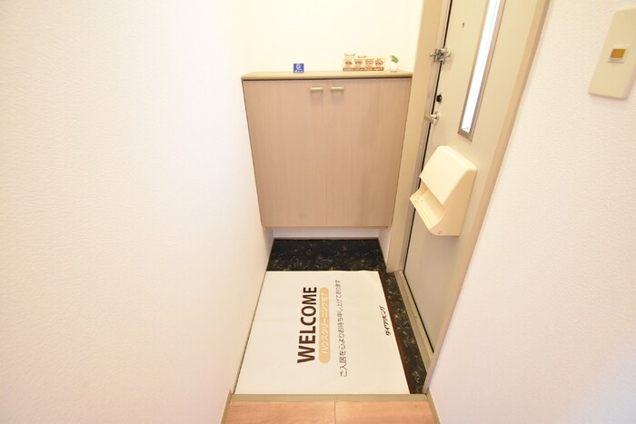 物件内観写真12　(玄関)