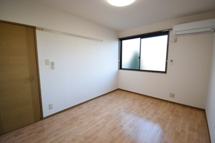 物件内観写真7　(北洋室６帖)