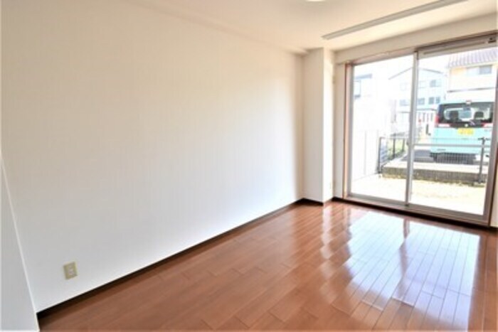 物件内観写真9　(洋室７帖)