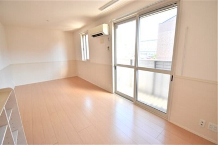 物件内観写真11　(ＬＤＫ１２．９帖)