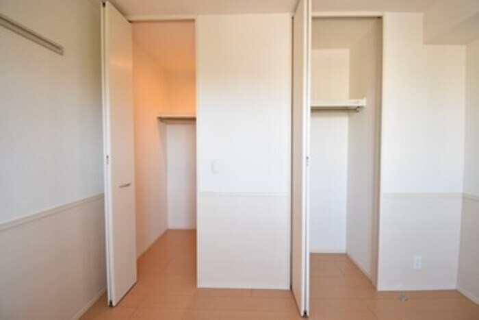 物件内観写真15　(ウォークインクローゼット・クローゼット（北東洋室）)