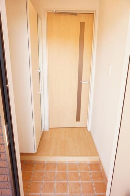 物件内観写真13　(玄関)