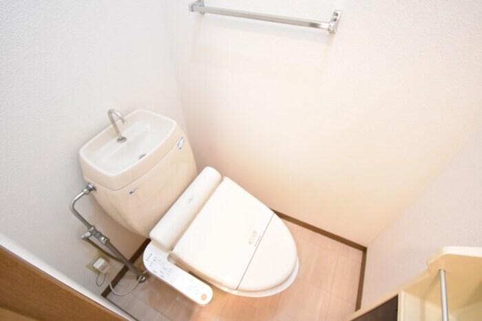 物件内観写真8　(温水洗浄暖房便座)