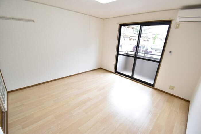 物件内観写真9　(洋室８帖)