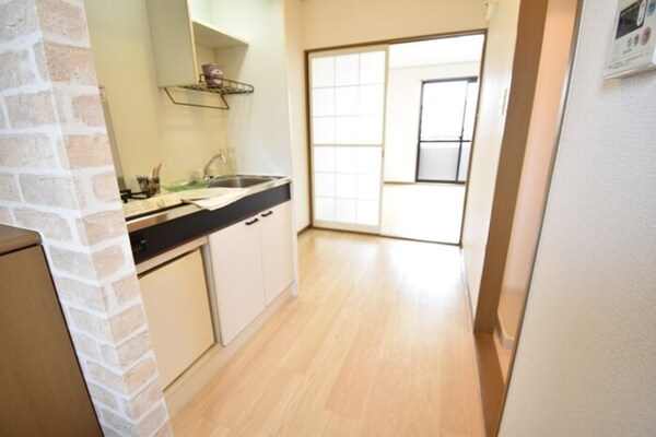 キッチン(キッチン３．５帖～洋室８帖)