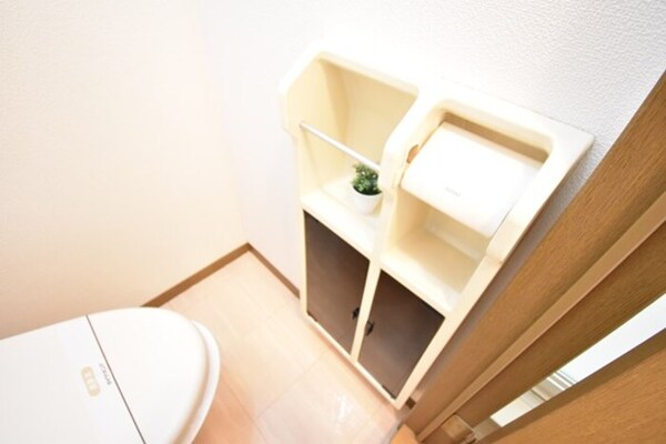 トイレ(トイレ物入)