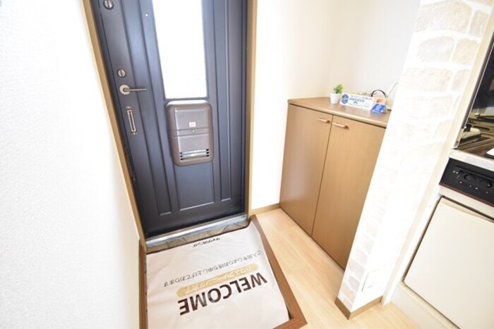 物件内観写真16　(玄関)