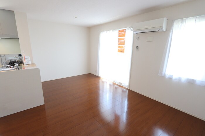 物件内観写真3　(LDK12.9帖)