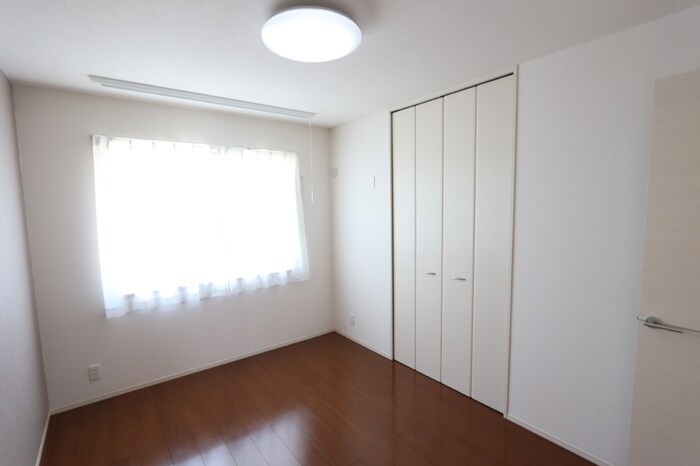 物件内観写真8　(北洋室6帖)