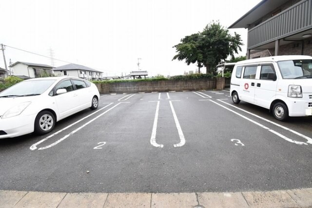 物件外観写真2　(駐車場)
