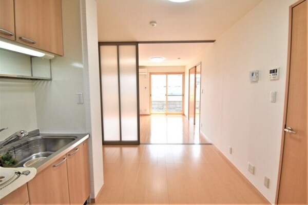 居室(ＤＫ６帖～洋室６帖（東側）)