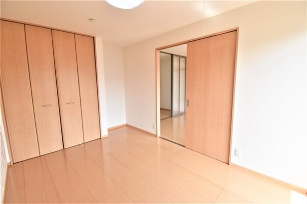 洋室(洋室６帖（西側）)