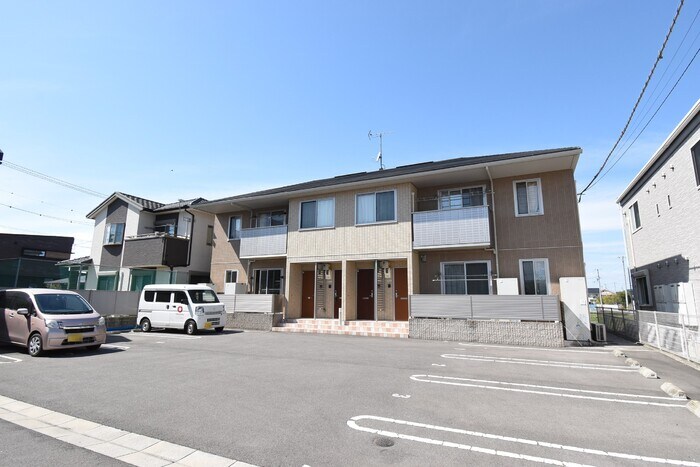 物件外観写真2　(駐車場)