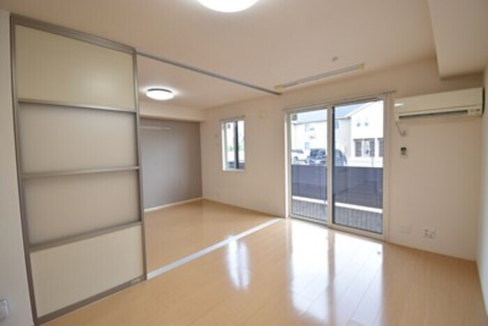 物件内観写真8　(ＬＤＫ10帖～洋室６帖)