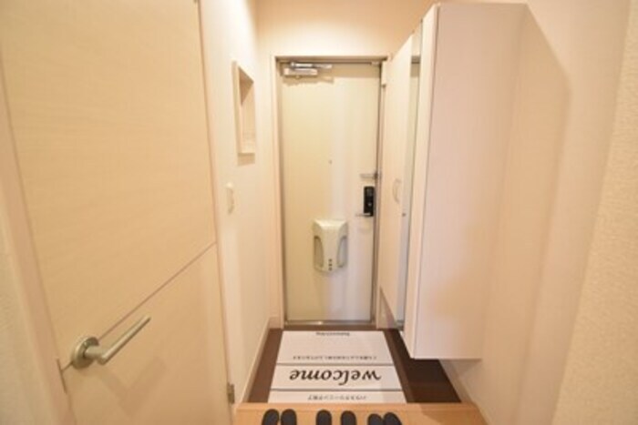 物件内観写真11　(玄関)