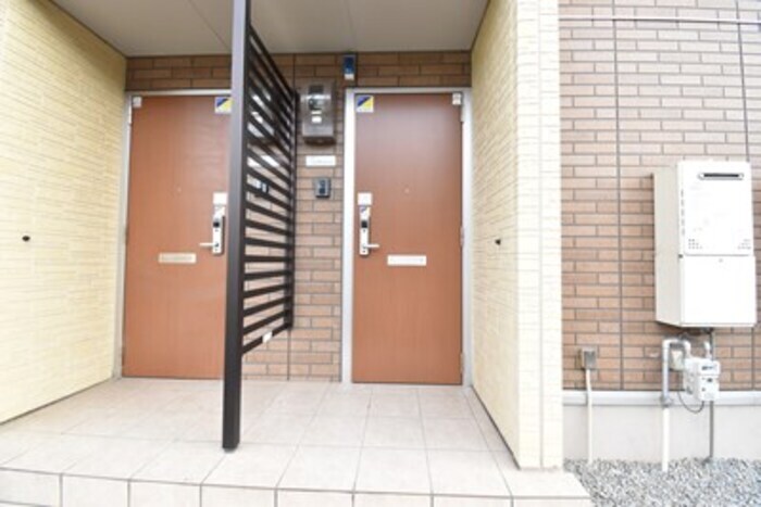 物件内観写真13　(玄関)