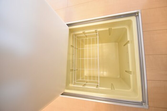 物件内観写真20　(床下収納)