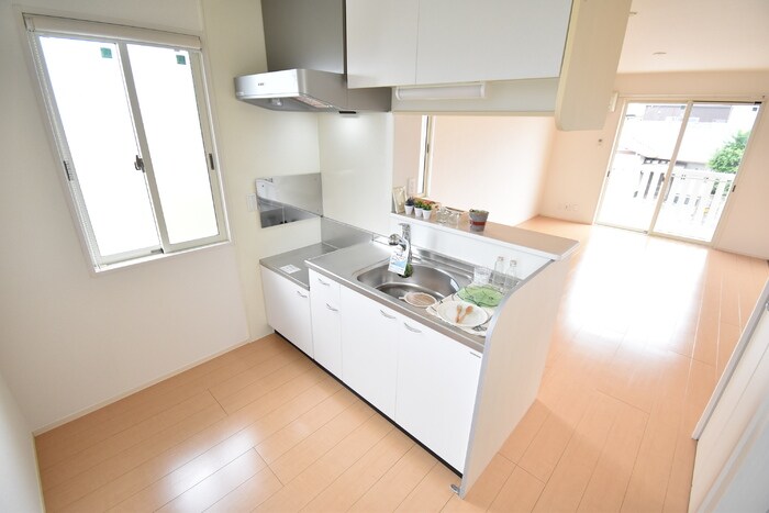 物件内観写真11　(キッチン～ＬＤＫ１３．２帖)