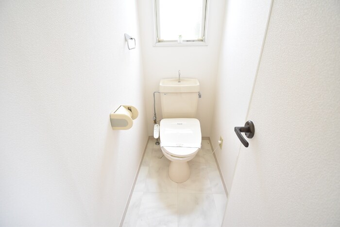 物件内観写真5　(温水洗浄暖房便座)