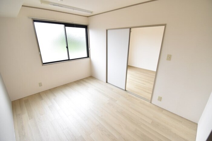 物件内観写真8　(南洋室６帖)