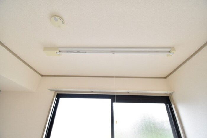 物件内観写真25　(室内物干し)