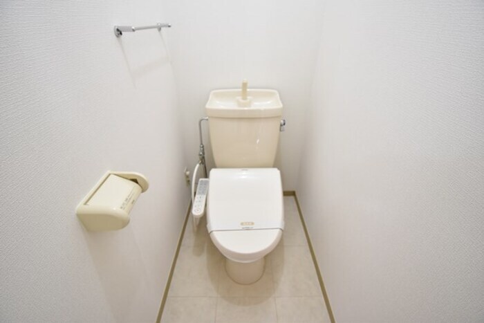 物件内観写真5　(温水洗浄暖房便座)