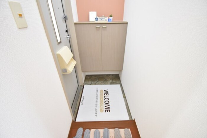 物件内観写真16　(玄関)