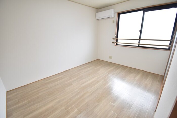 物件内観写真9　(北西洋室６帖)