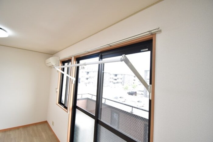 物件内観写真24　(室内物干し)