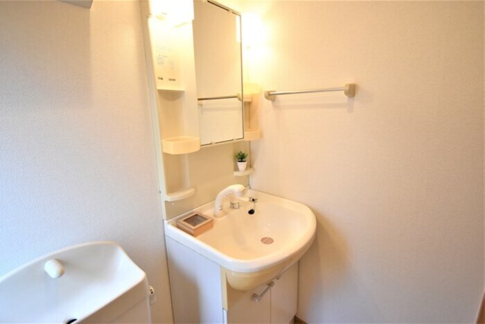 物件内観写真4　(洗髪洗面化粧台)