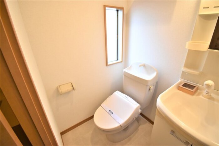 物件内観写真5　(温水洗浄暖房便座)