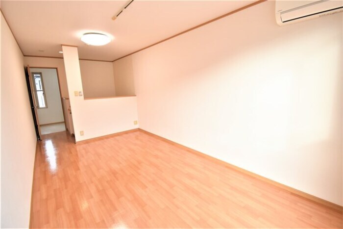 物件内観写真8　(洋室８．７帖)