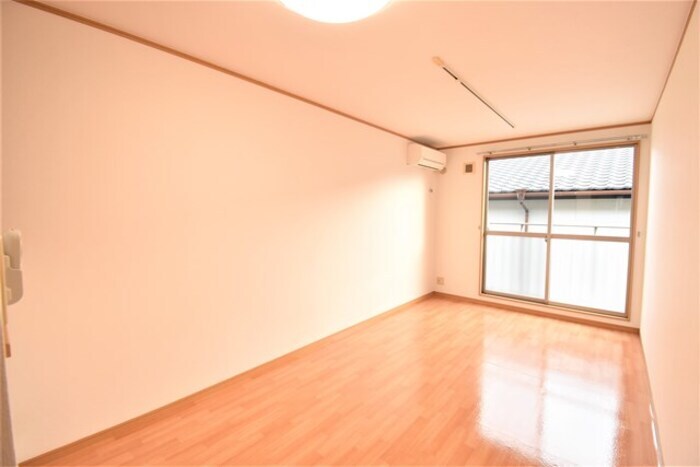 物件内観写真10　(洋室８．７帖)