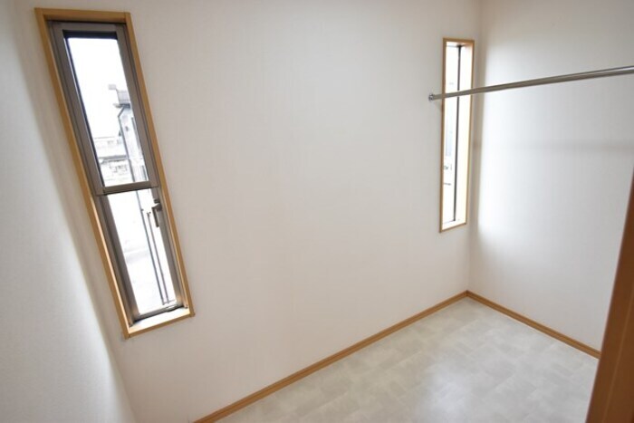 物件内観写真11　(サービスルーム２．４帖)