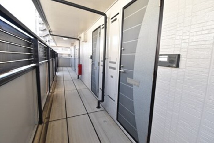 物件外観写真2　(玄関)