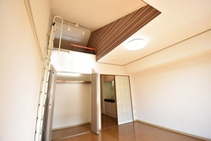 物件内観写真11　(洋室８帖)