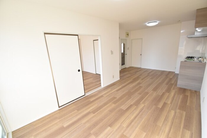 物件内観写真10　(ＬＤＫ１２帖～南洋室６帖)