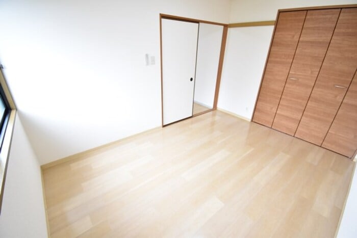 物件内観写真7　(北洋室６帖)