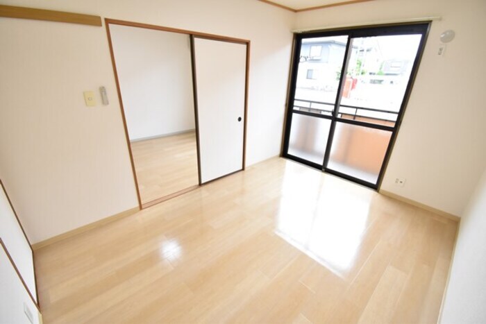 物件内観写真10　(南洋室６帖)