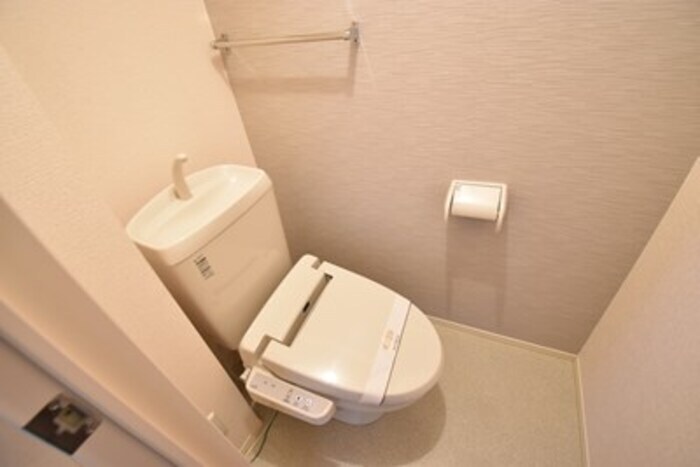 物件内観写真8　(温水洗浄暖房便座)