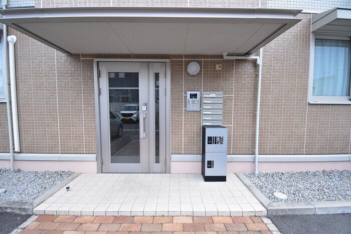 物件外観写真3　(エントランス)